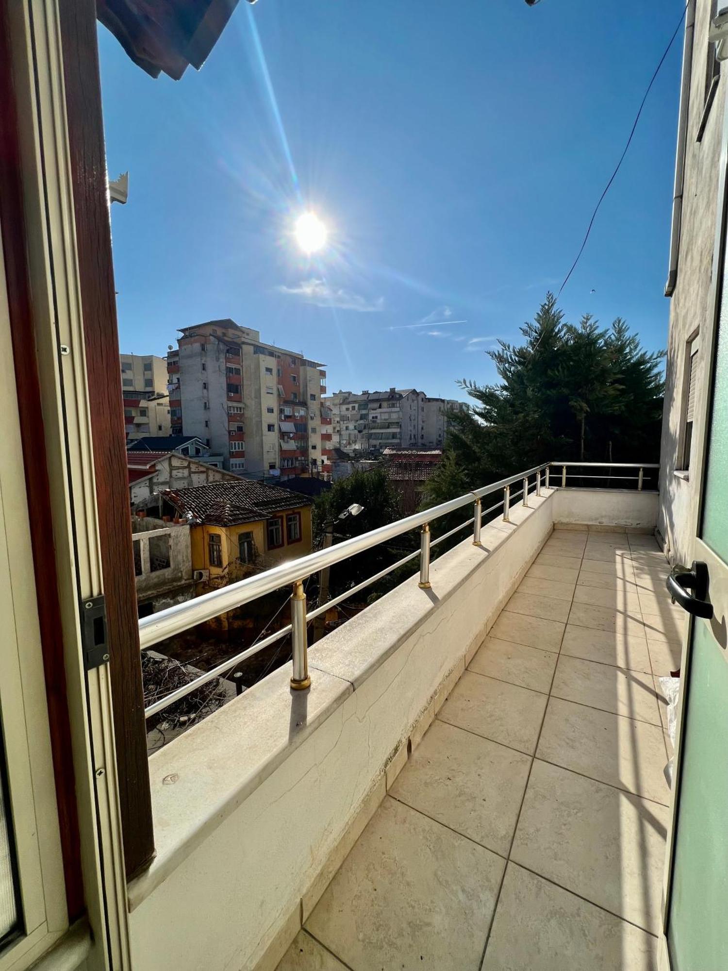 Apartament Xhomlliku